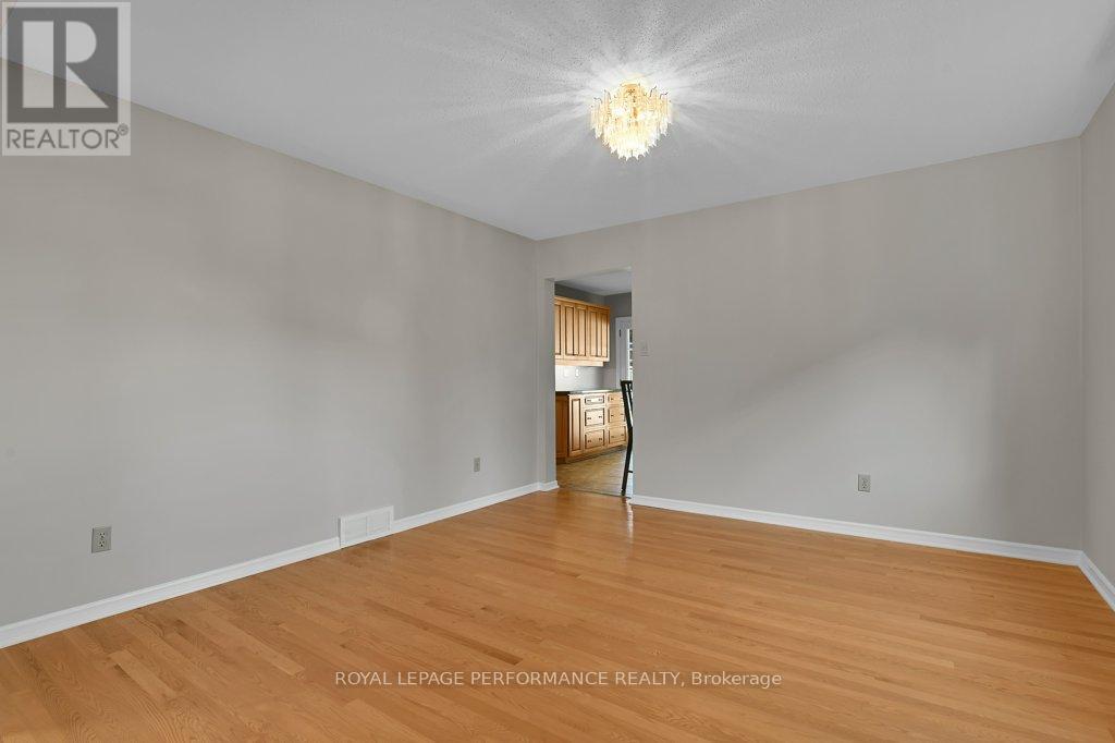 14 Trusty Bay, Ottawa, Ontario  K1V 0A3 - Photo 7 - X12392562