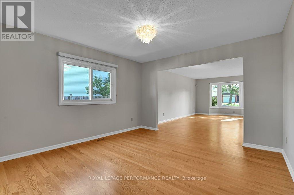 14 Trusty Bay, Ottawa, Ontario  K1V 0A3 - Photo 8 - X12392562