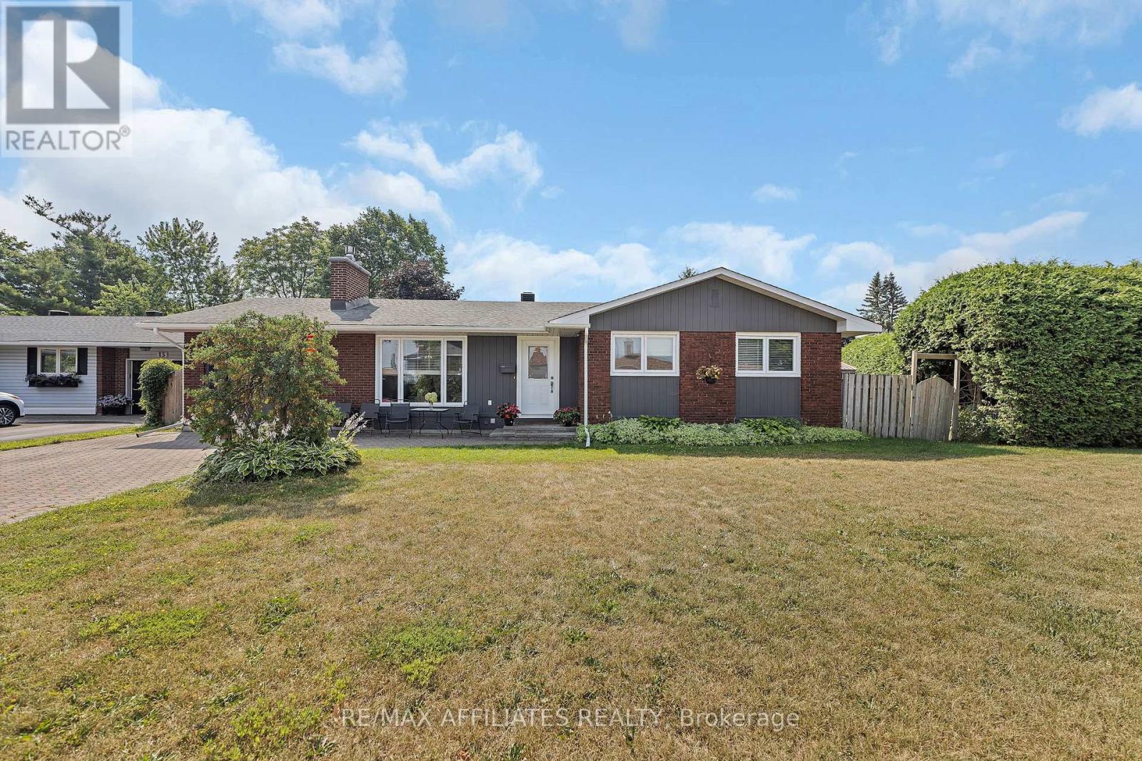 11 TRIPP CRESCENT, Ottawa, Ontario