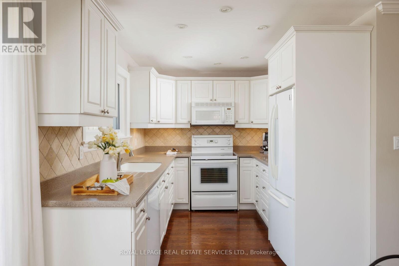 2358 Canso Road, Oakville, Ontario  L6J 5W6 - Photo 8 - W12392404