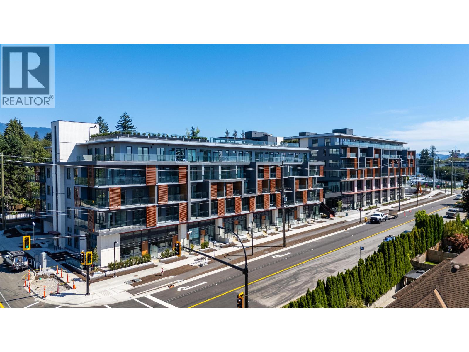 411 422 E 3RD STREET, North Vancouver, British Columbia
