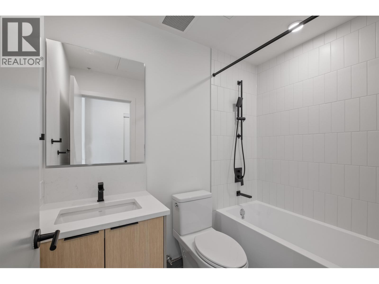 411 422 E 3rd Street, North Vancouver, British Columbia  V7L 0K1 - Photo 14 - R3045704