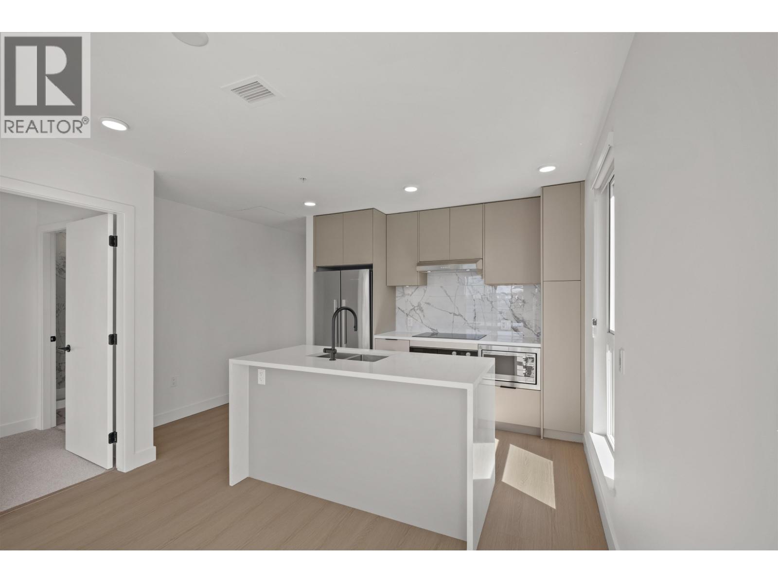 411 422 E 3rd Street, North Vancouver, British Columbia  V7L 0K1 - Photo 2 - R3045704