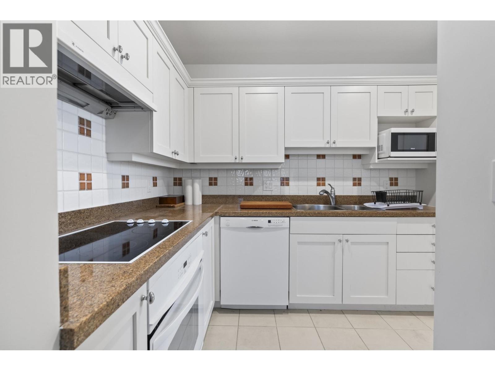 205 1896 Marine Drive, West Vancouver, British Columbia  V7V 1J6 - Photo 6 - R3045728