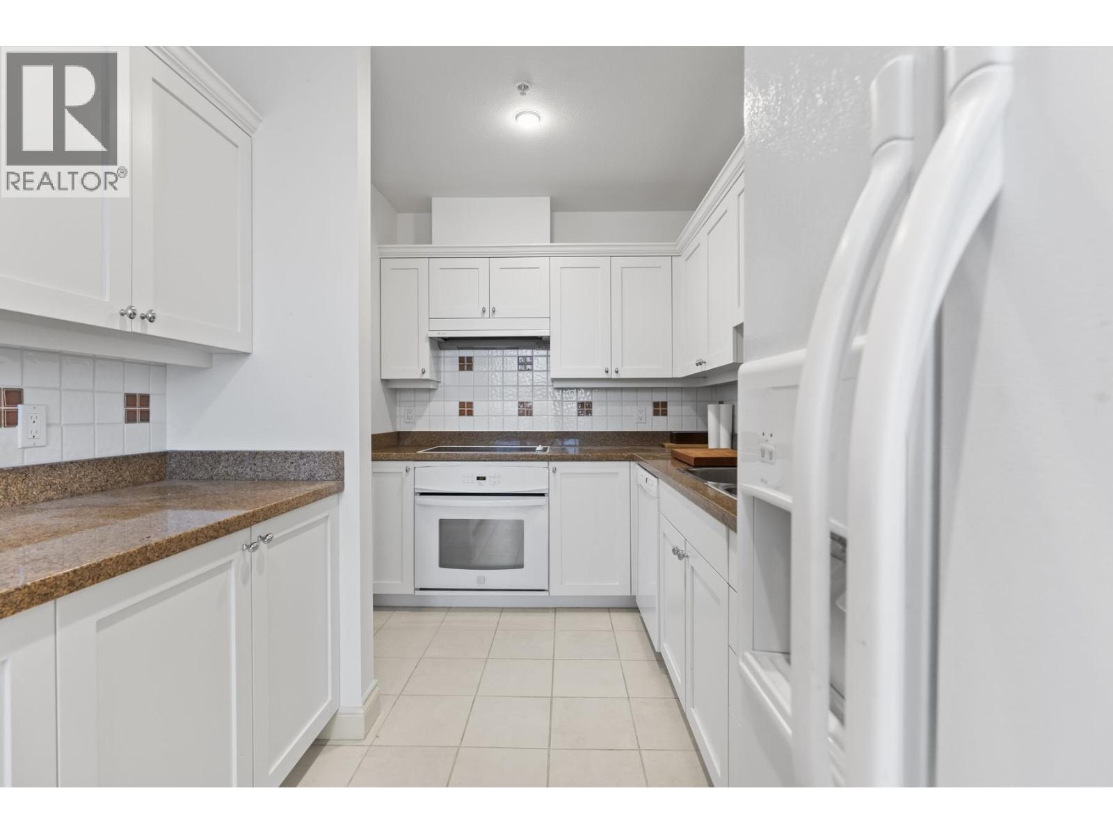 205 1896 Marine Drive, West Vancouver, British Columbia  V7V 1J6 - Photo 8 - R3045728