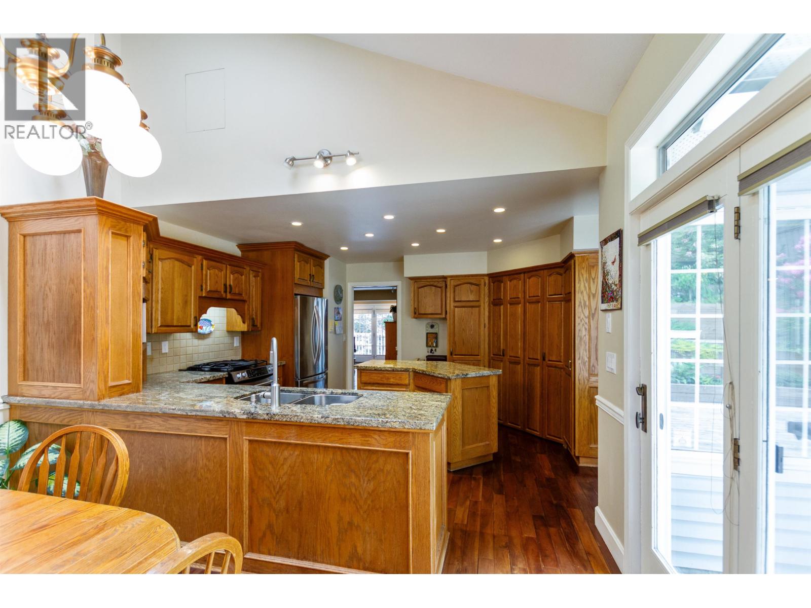 408 Riverview Crescent, Coquitlam, British Columbia  V3C 2X3 - Photo 6 - R3045337
