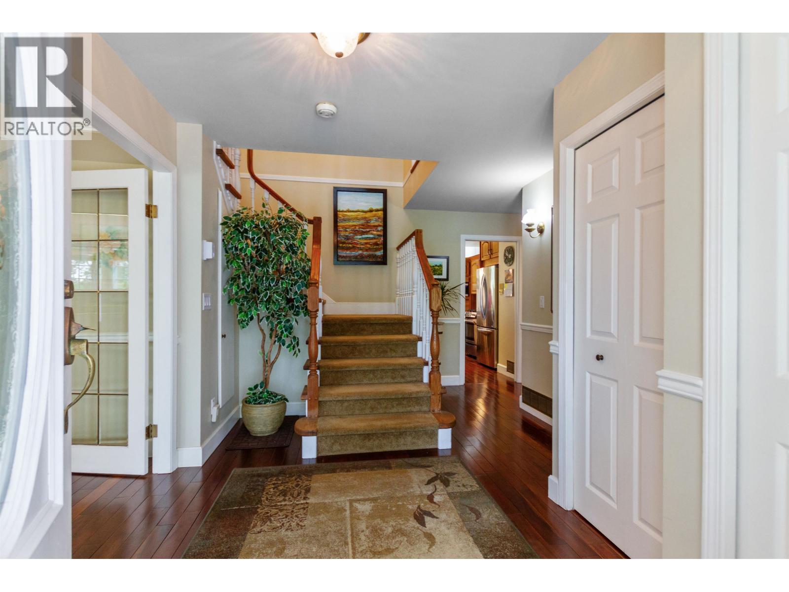 408 Riverview Crescent, Coquitlam, British Columbia  V3C 2X3 - Photo 2 - R3045337