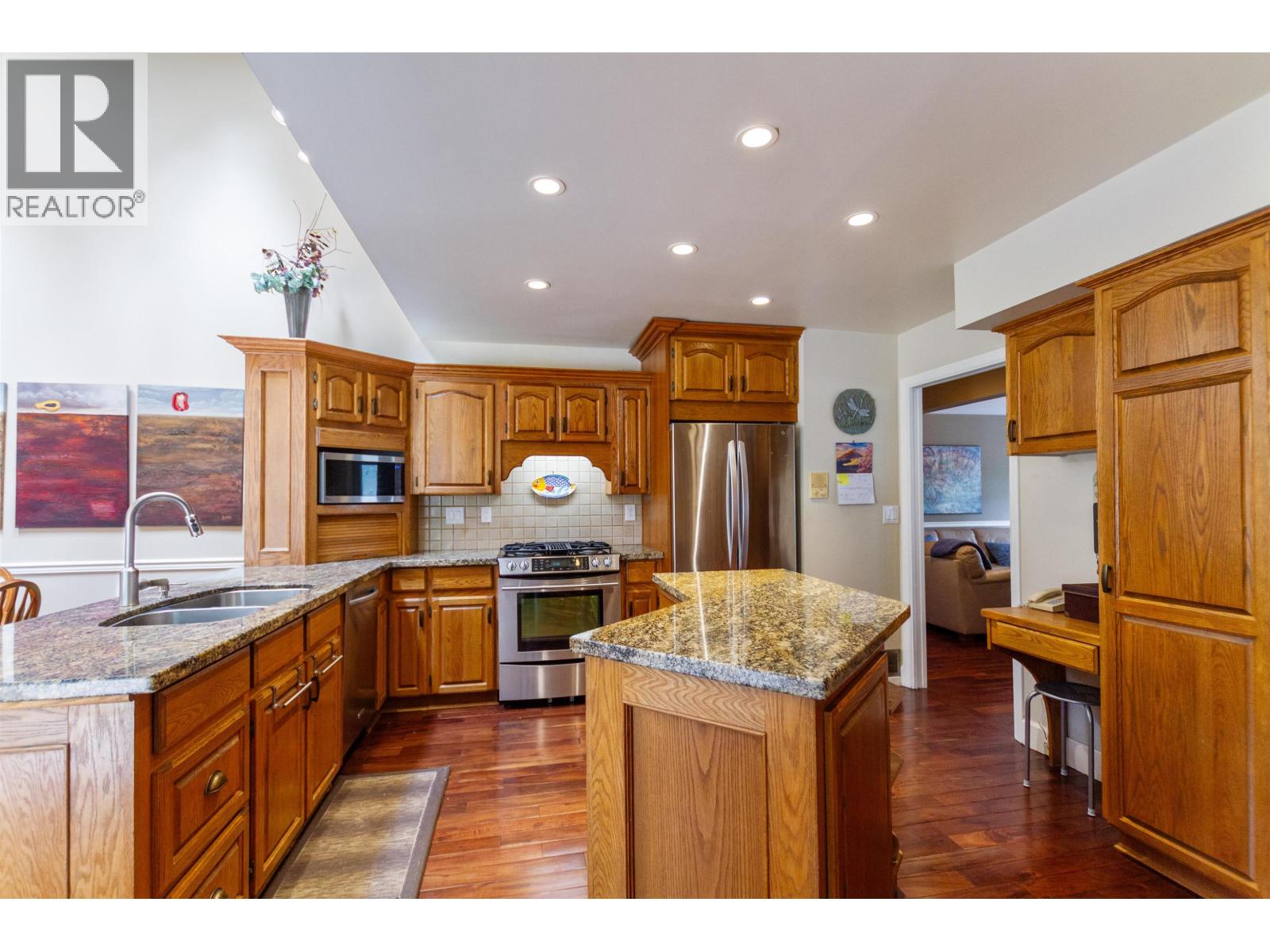 408 Riverview Crescent, Coquitlam, British Columbia  V3C 2X3 - Photo 7 - R3045337