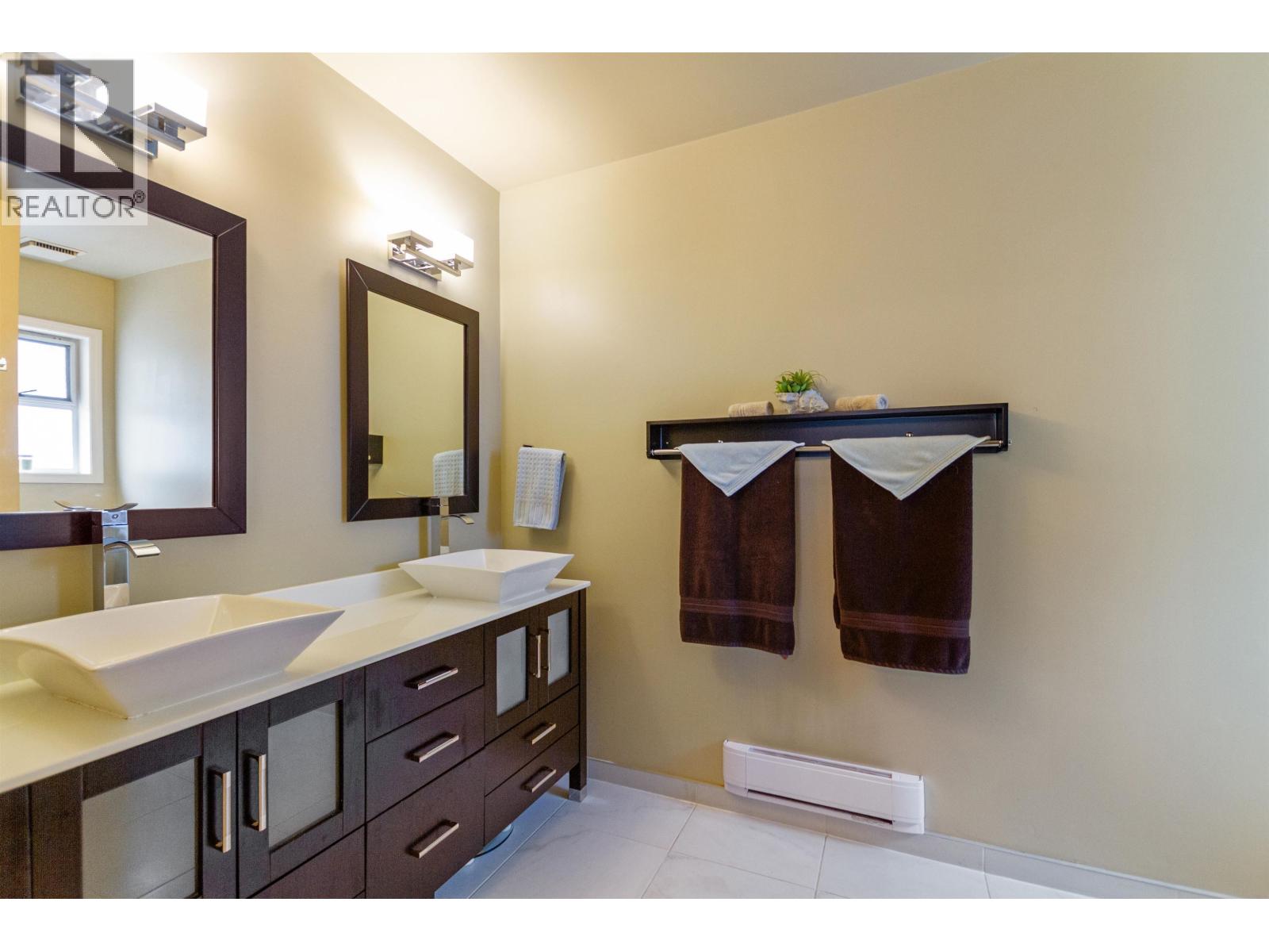 408 Riverview Crescent, Coquitlam, British Columbia  V3C 2X3 - Photo 25 - R3045337