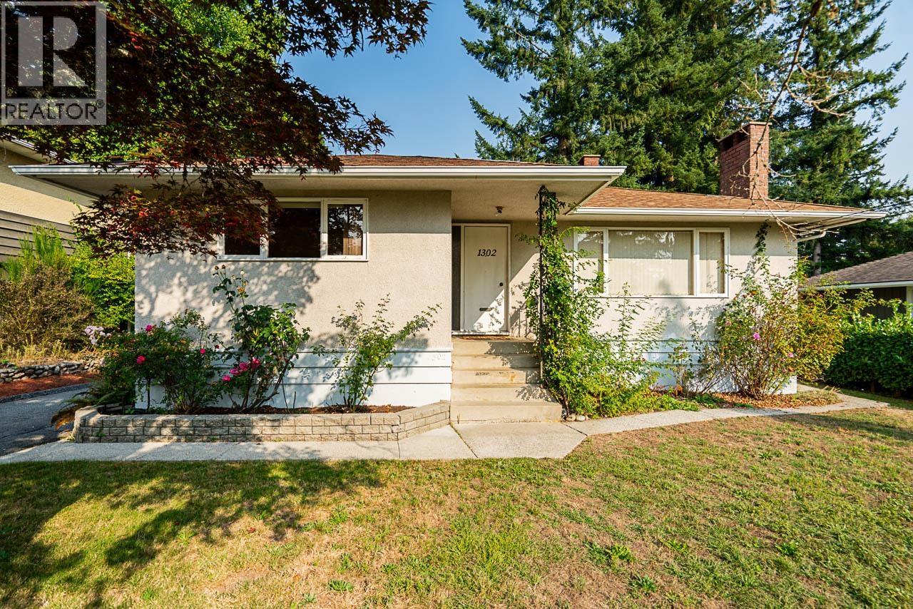 Property at 1302 LENNOX STREET image 2