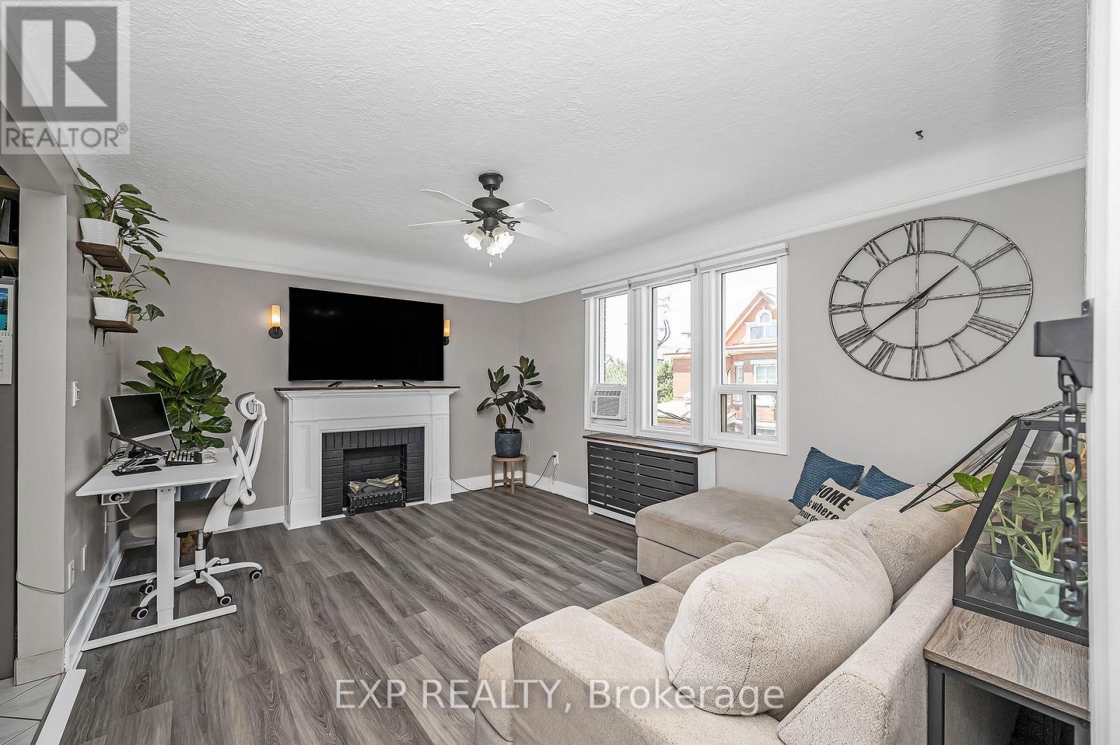 22 - 6 Vineland Avenue, Hamilton, Ontario  L8M 1R4 - Photo 2 - X12392475