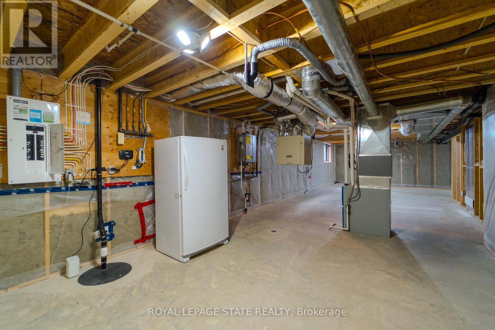 8 Harlequin Court, St. Thomas, Ontario  N5R 0L5 - Photo 12 - X12392492