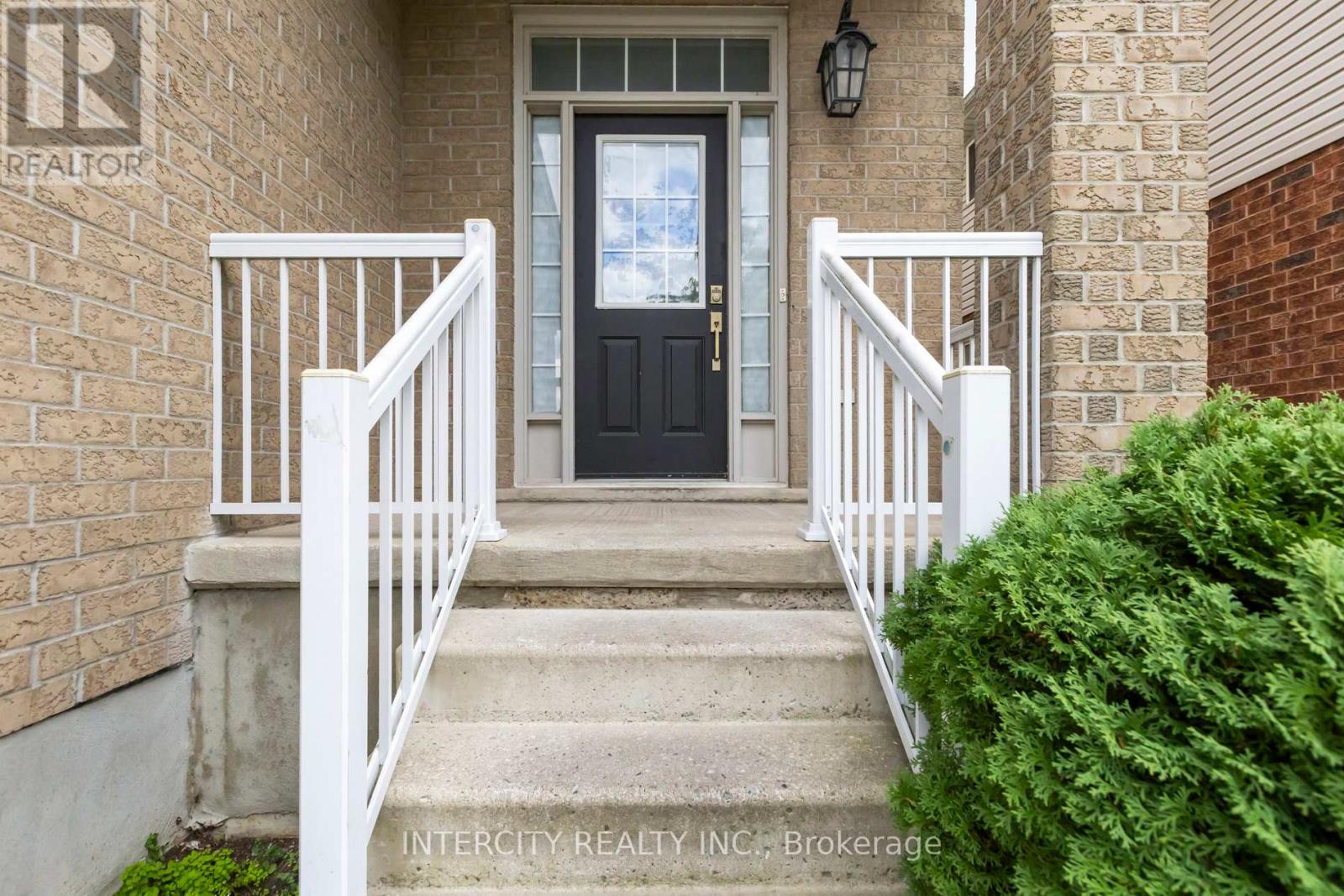 Property at 28 VIVIAN BAULK STREET image 4