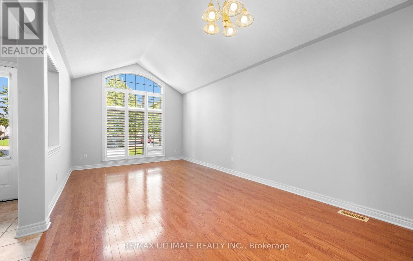 893 Canada Drive, Fort Erie, Ontario  L2A 6E9 - Photo 6 - X12392508