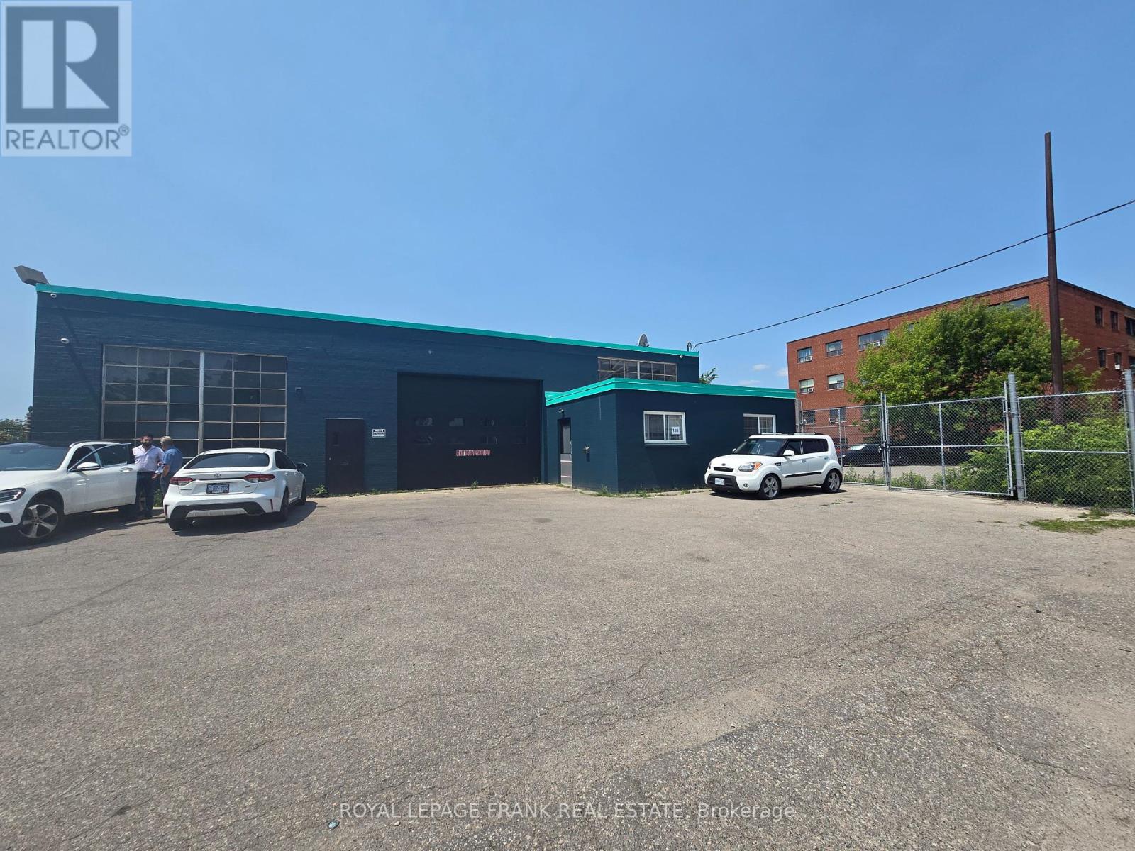 182&188 Park Road S, Oshawa, Ontario  L1J 4H2 - Photo 1 - E11931372