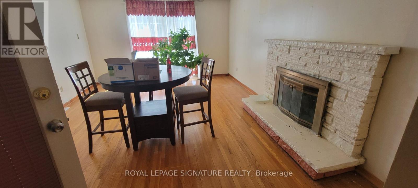Property at 235 DANZIG STREET N image 5