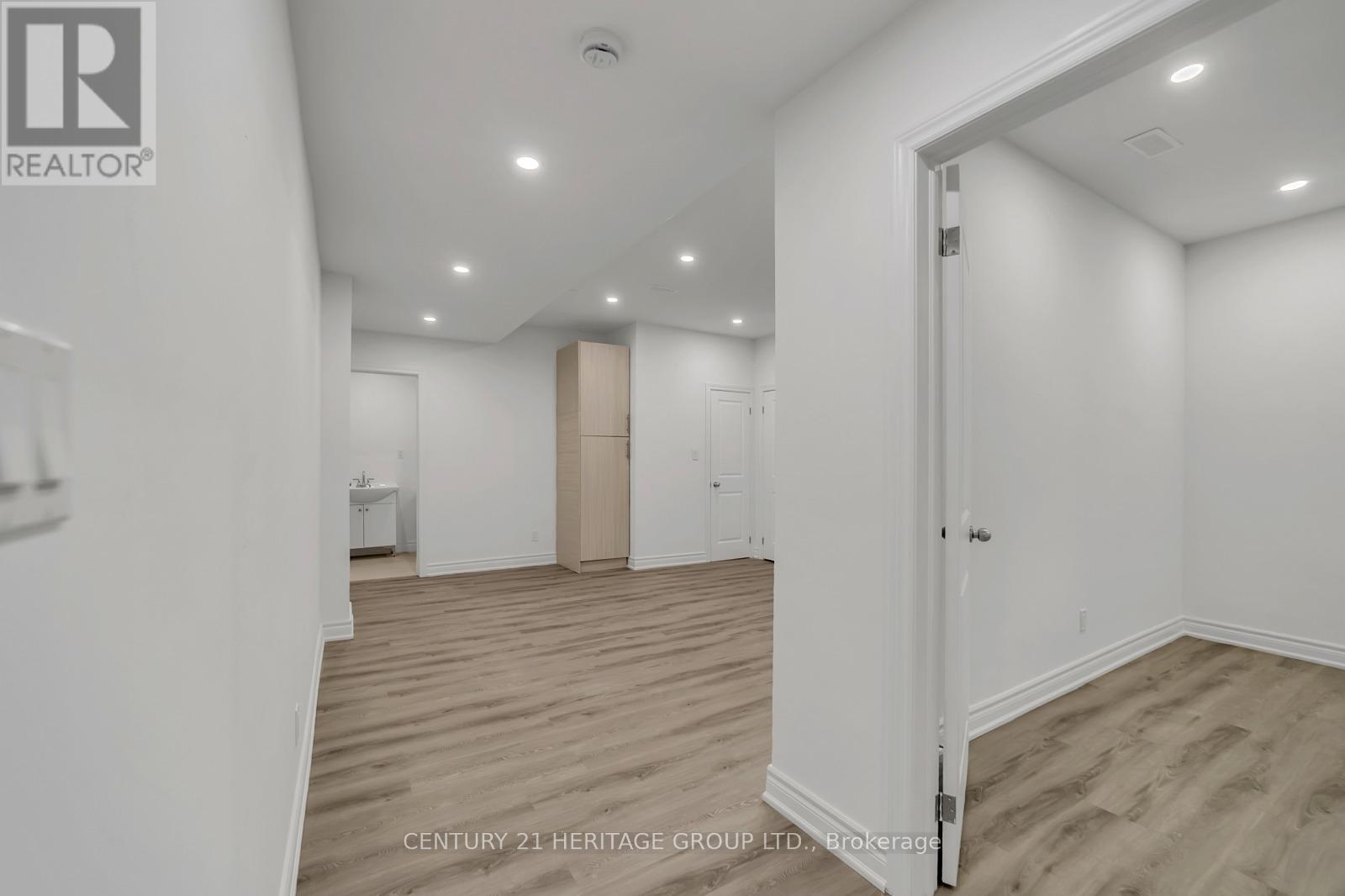 6 Menotti Drive, Richmond Hill, Ontario  L4E 0G9 - Photo 3 - N12364974