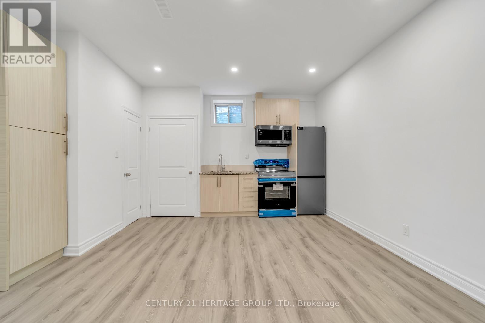 6 Menotti Drive, Richmond Hill, Ontario  L4E 0G9 - Photo 4 - N12364974
