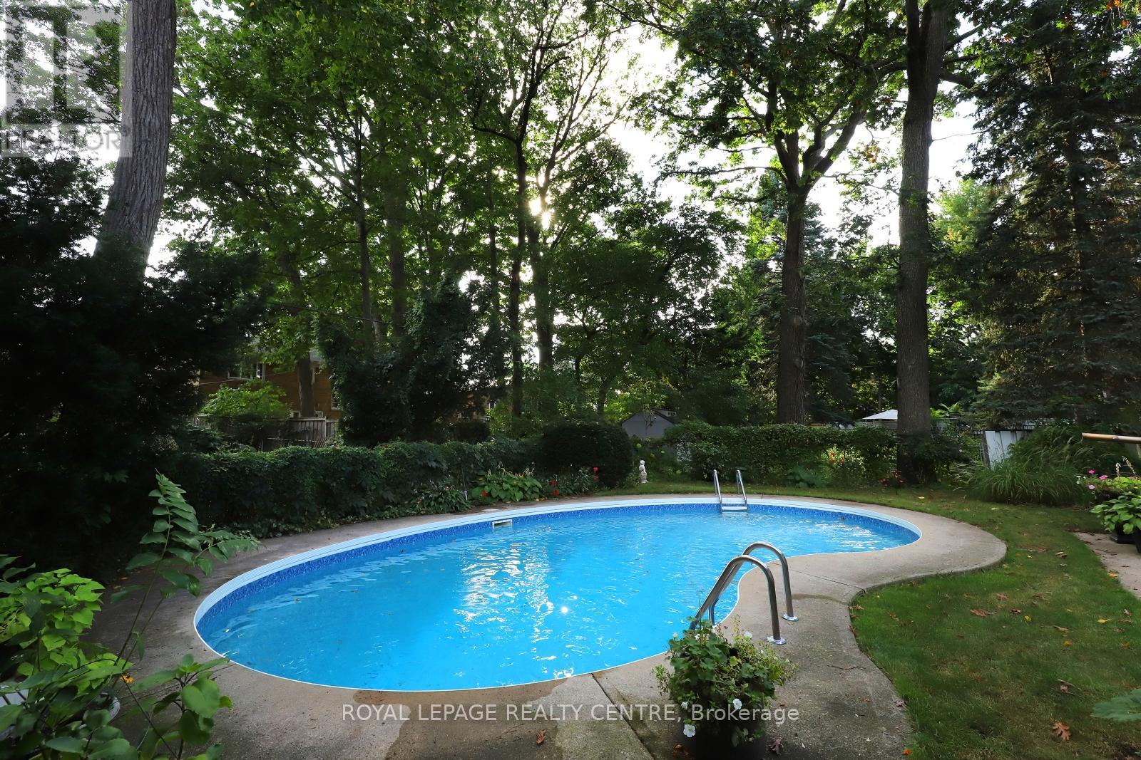 3338 Enniskillen Circle, Mississauga, Ontario  L5C 2M8 - Photo 37 - W12370580