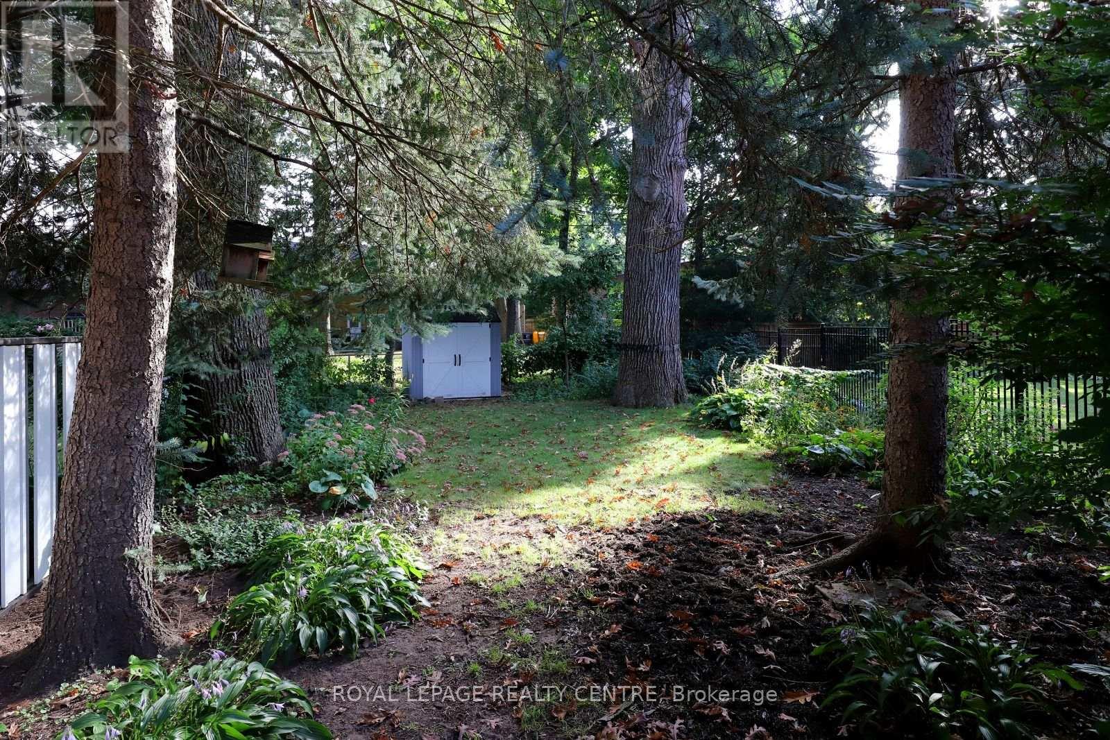 3338 Enniskillen Circle, Mississauga, Ontario  L5C 2M8 - Photo 39 - W12370580
