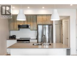 505 536 Island Hwy S OMNIA