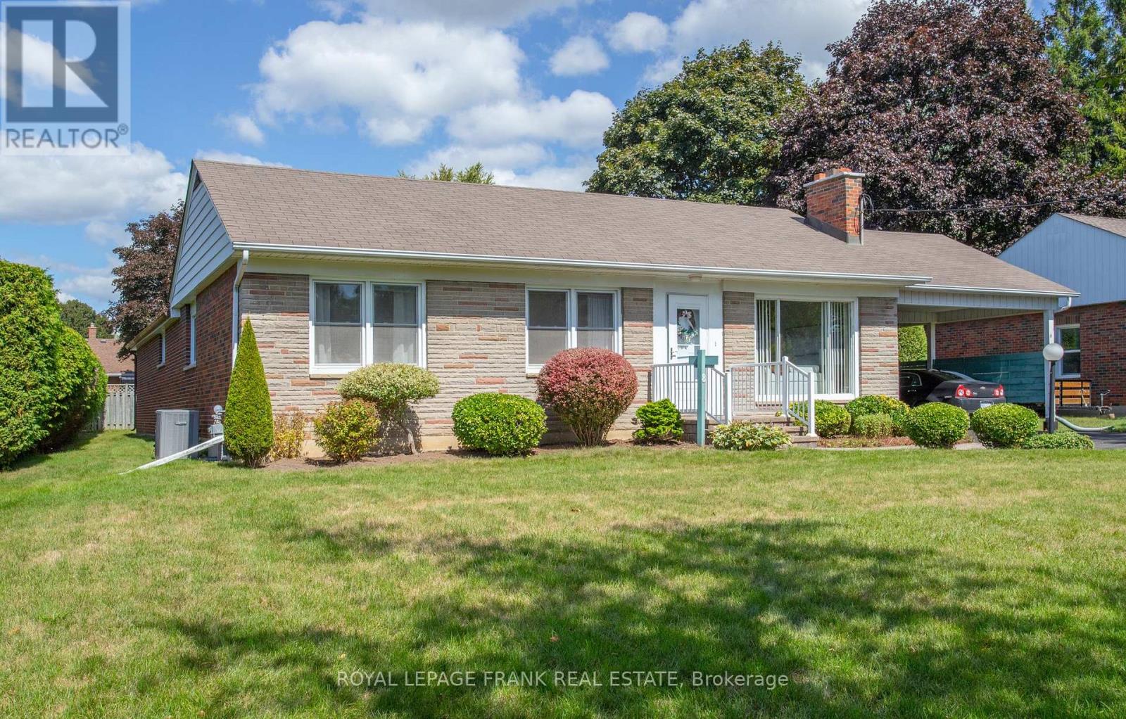 8 Edsall Avenue, Clarington, Ontario  L1C 2A8 - Photo 4 - E12392644