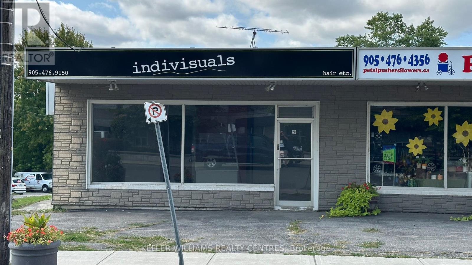 20 - 20 The Queensway S, Georgina, Ontario  L4P 1Y7 - Photo 2 - N12392544