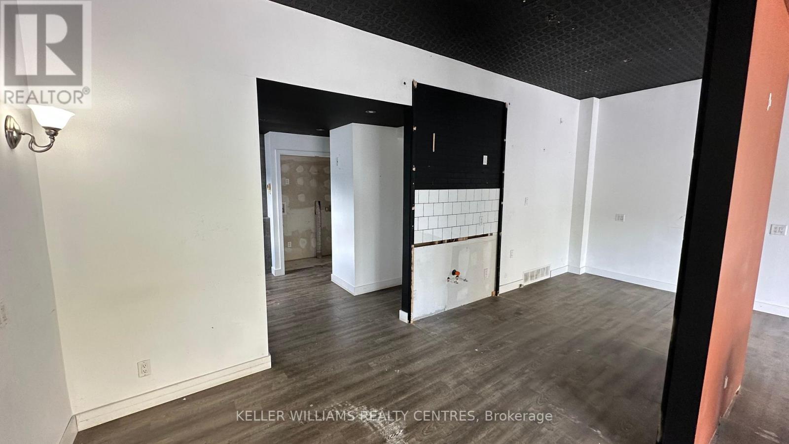 20 - 20 The Queensway S, Georgina, Ontario  L4P 1Y7 - Photo 6 - N12392544