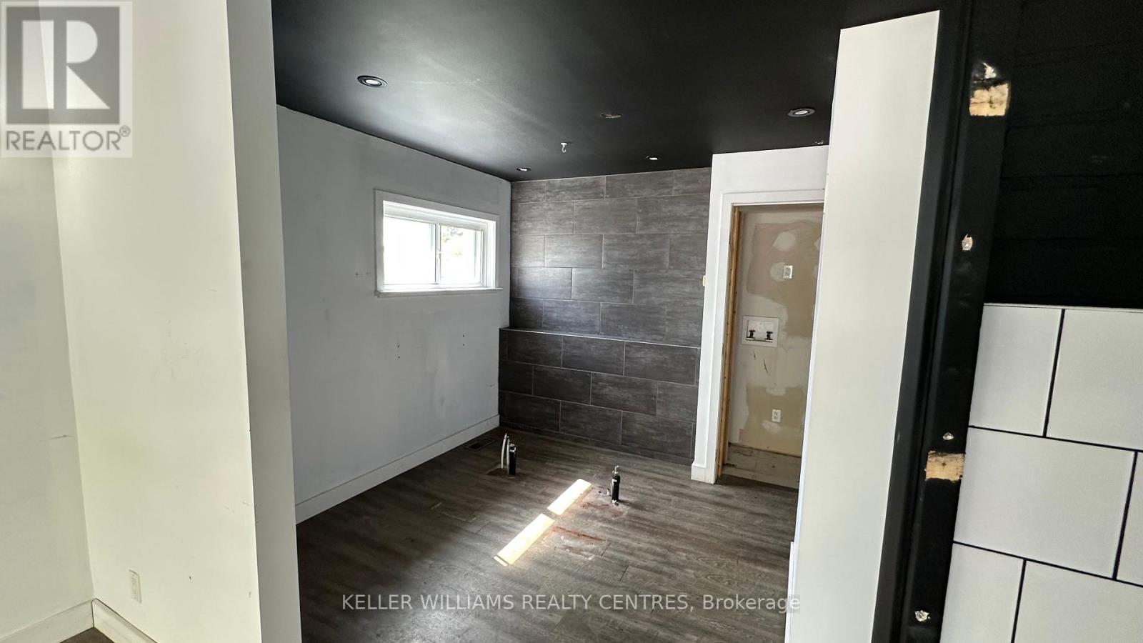 20 - 20 The Queensway S, Georgina, Ontario  L4P 1Y7 - Photo 8 - N12392544