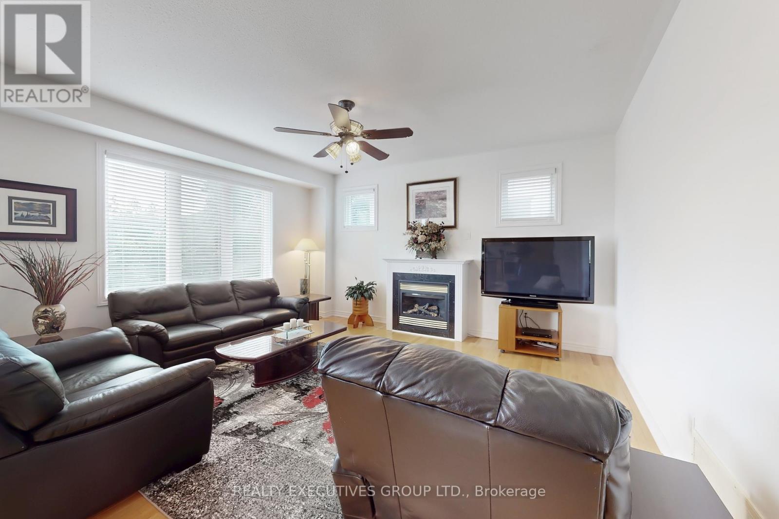 32 Shadow Falls Drive, Richmond Hill (Jefferson), Ontario  L4E 4J7 - Photo 11 - N12392554
