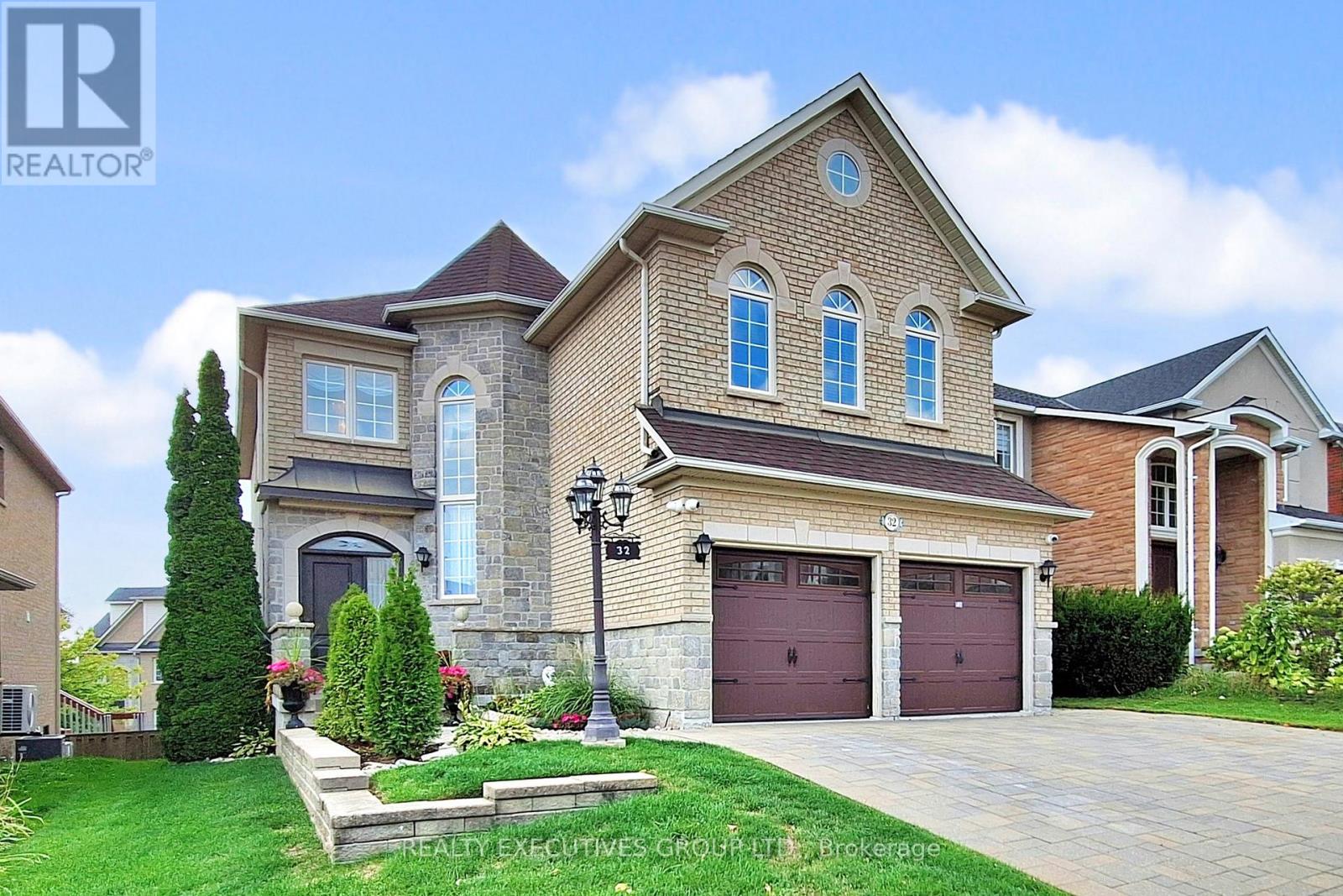 32 Shadow Falls Drive, Richmond Hill (Jefferson), Ontario  L4E 4J7 - Photo 2 - N12392554