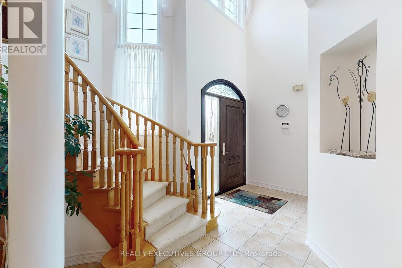 32 Shadow Falls Drive, Richmond Hill (Jefferson), Ontario  L4E 4J7 - Photo 5 - N12392554