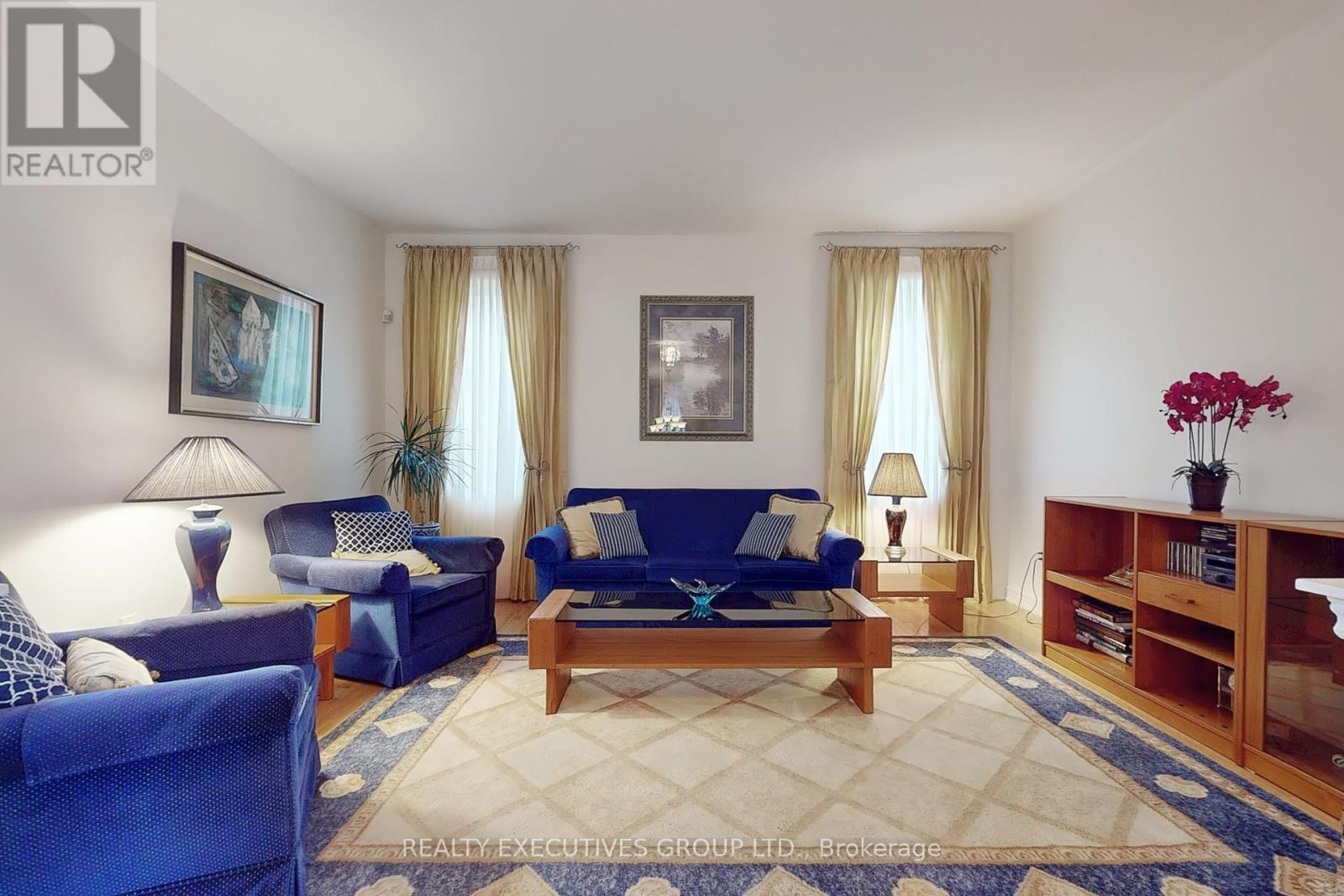 32 Shadow Falls Drive, Richmond Hill (Jefferson), Ontario  L4E 4J7 - Photo 6 - N12392554