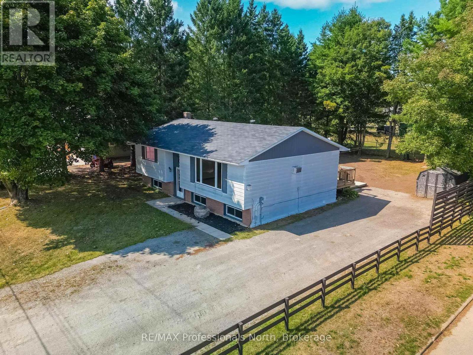 26 Prentice Street, Minden Hills, Ontario  K0M 2K0 - Photo 2 - X12392637
