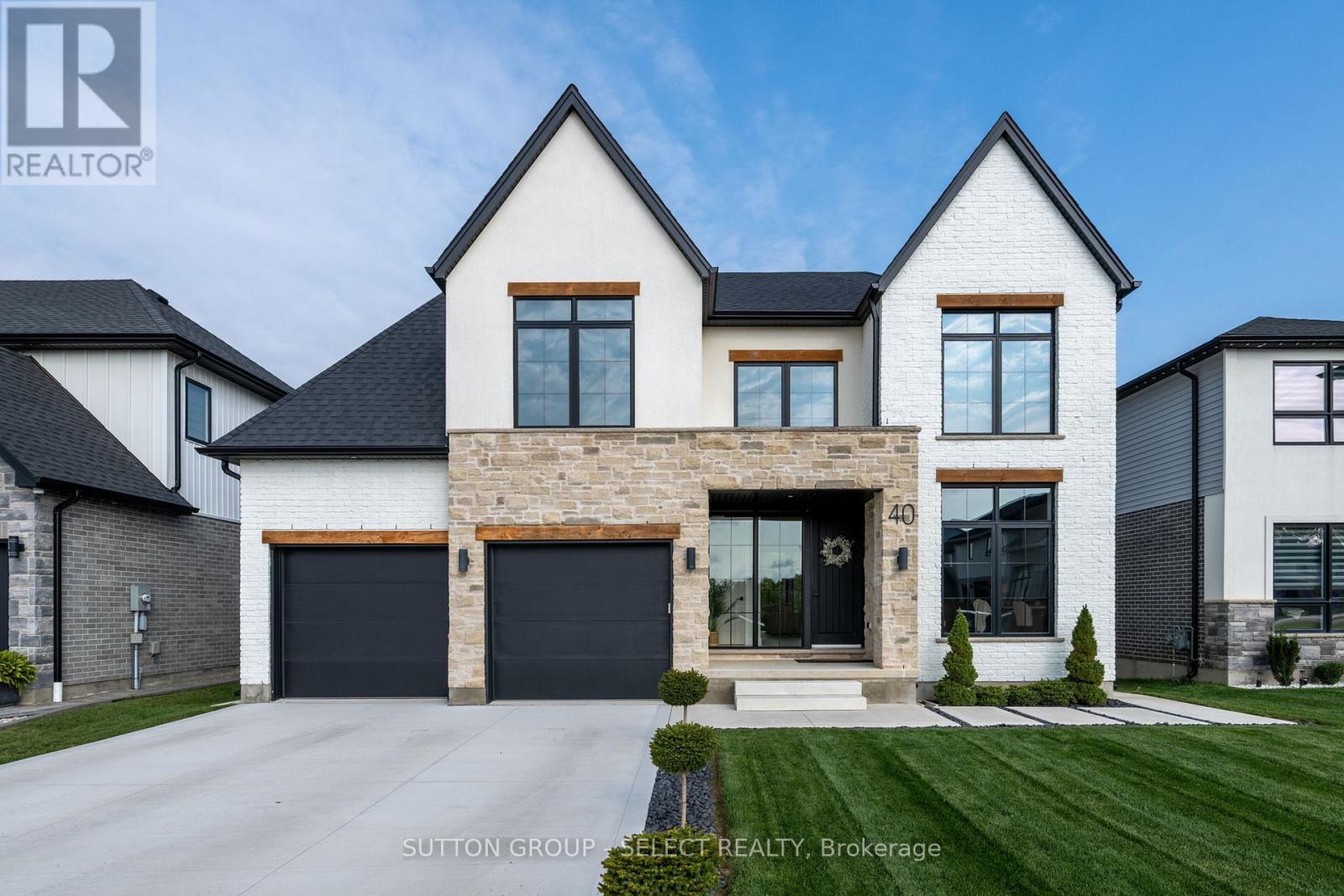 40 Royal Crescent, Southwold, Ontario  N5P 0G5 - Photo 2 - X12392715