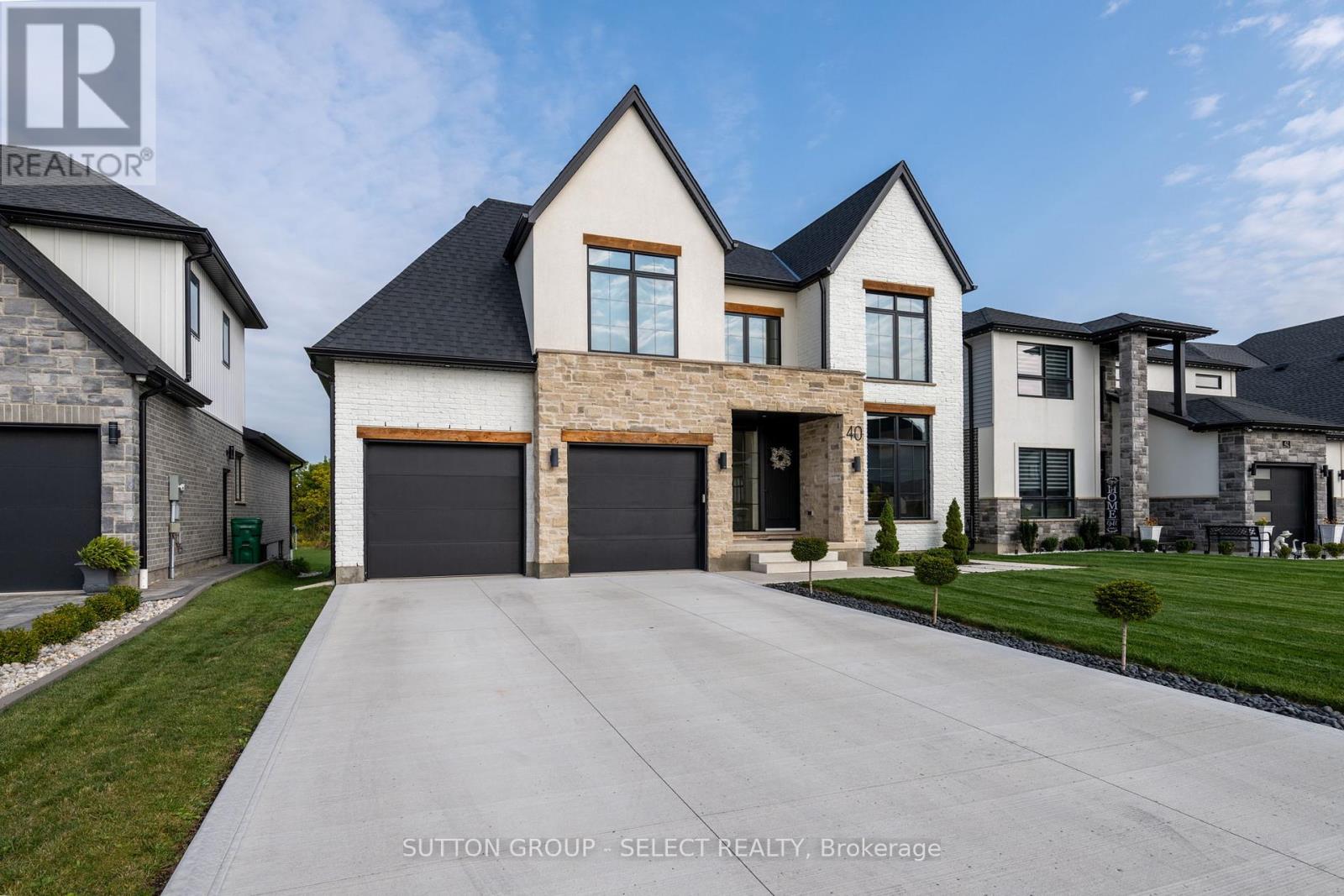40 Royal Crescent, Southwold, Ontario  N5P 0G5 - Photo 3 - X12392715