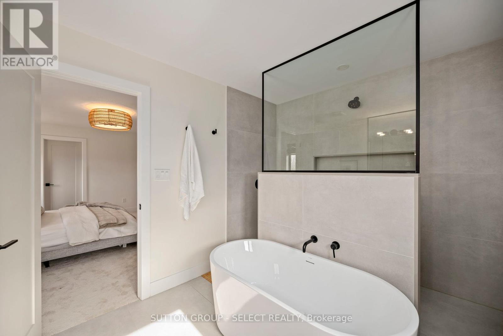 40 Royal Crescent, Southwold, Ontario  N5P 0G5 - Photo 36 - X12392715