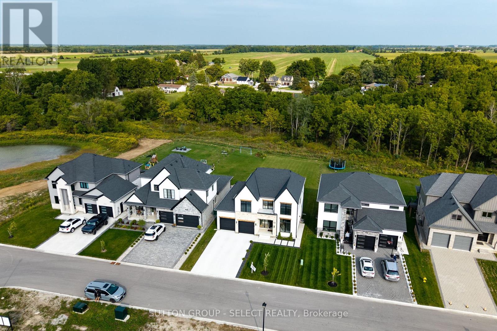 40 Royal Crescent, Southwold, Ontario  N5P 0G5 - Photo 5 - X12392715