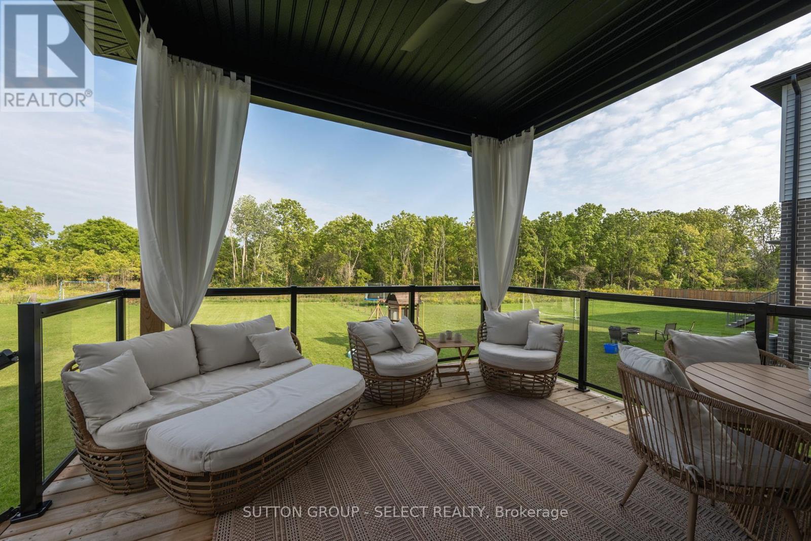 40 Royal Crescent, Southwold, Ontario  N5P 0G5 - Photo 8 - X12392715