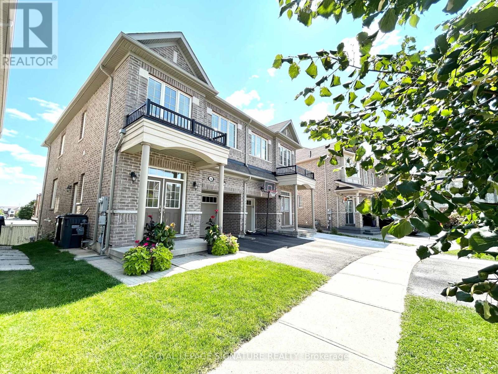 10 Zanetta Crescent, Brampton, Ontario  L6Y 6A3 - Photo 2 - W12392558