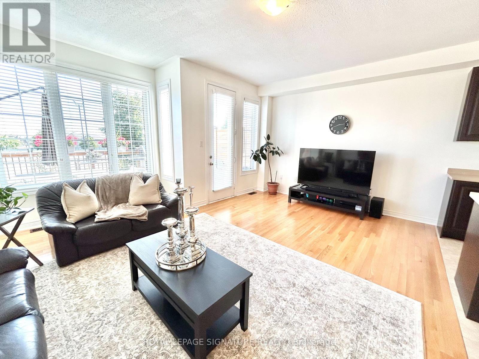 10 Zanetta Crescent, Brampton, Ontario  L6Y 6A3 - Photo 3 - W12392558