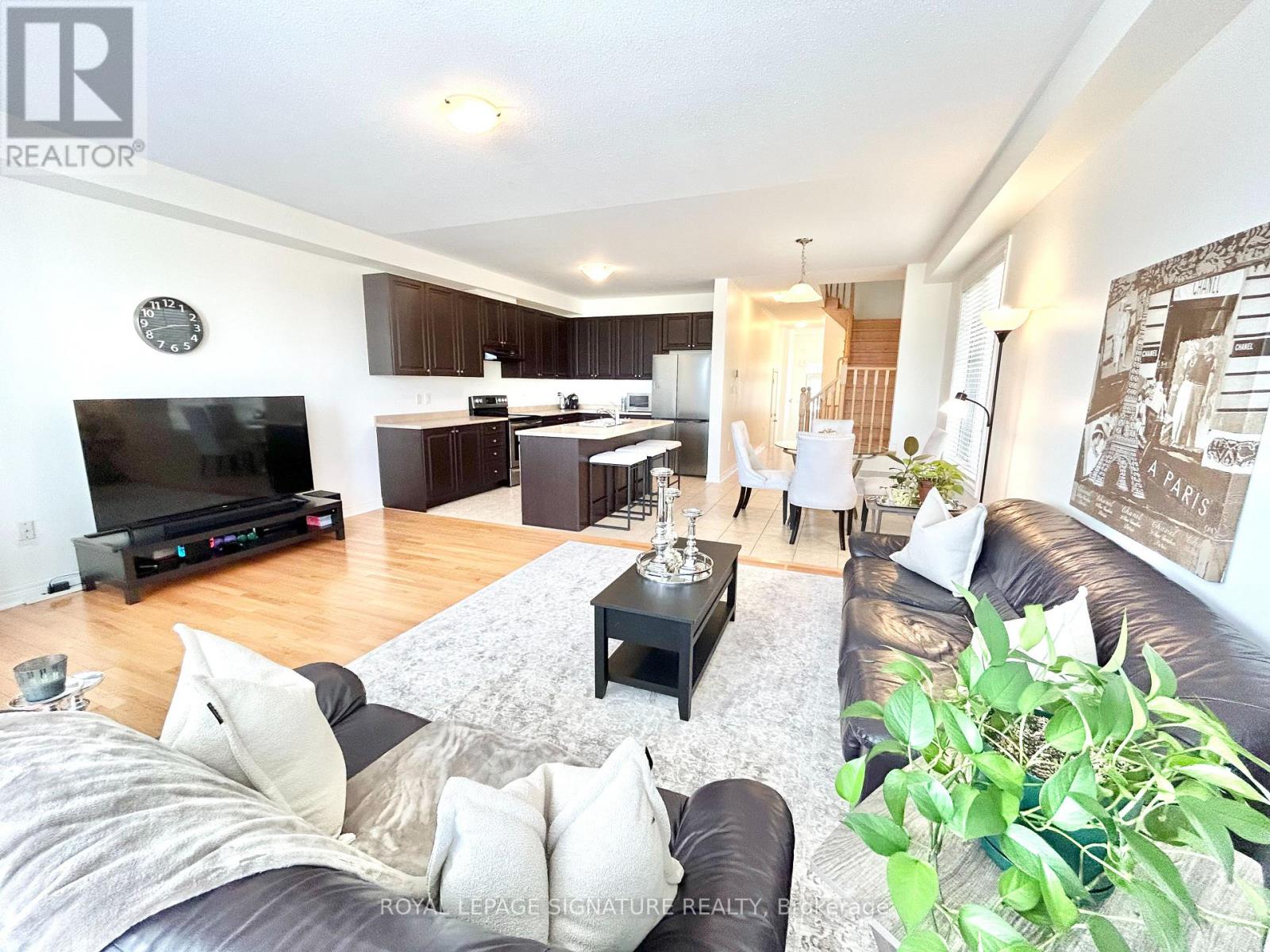 10 Zanetta Crescent, Brampton, Ontario  L6Y 6A3 - Photo 4 - W12392558