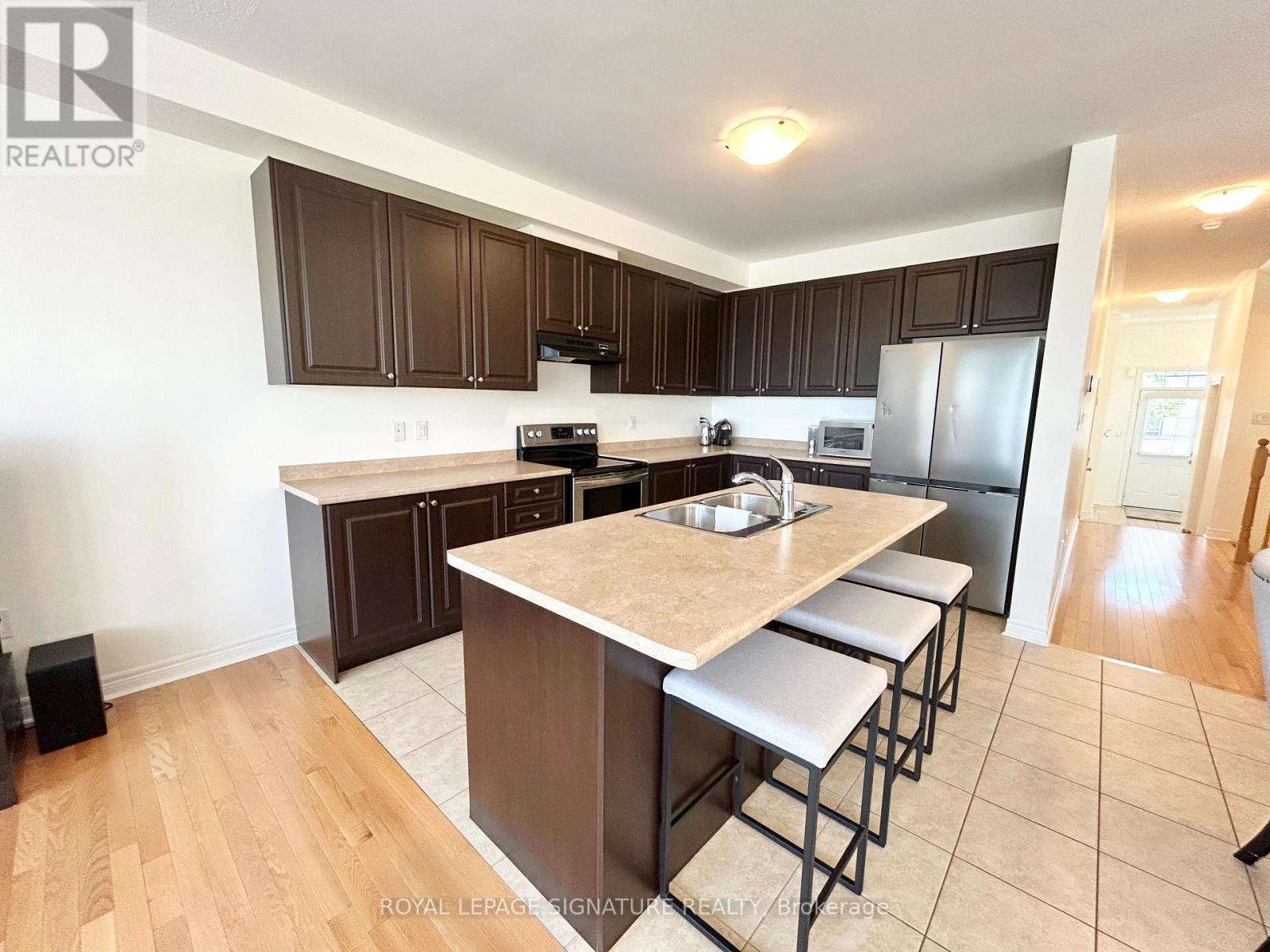 10 Zanetta Crescent, Brampton, Ontario  L6Y 6A3 - Photo 6 - W12392558