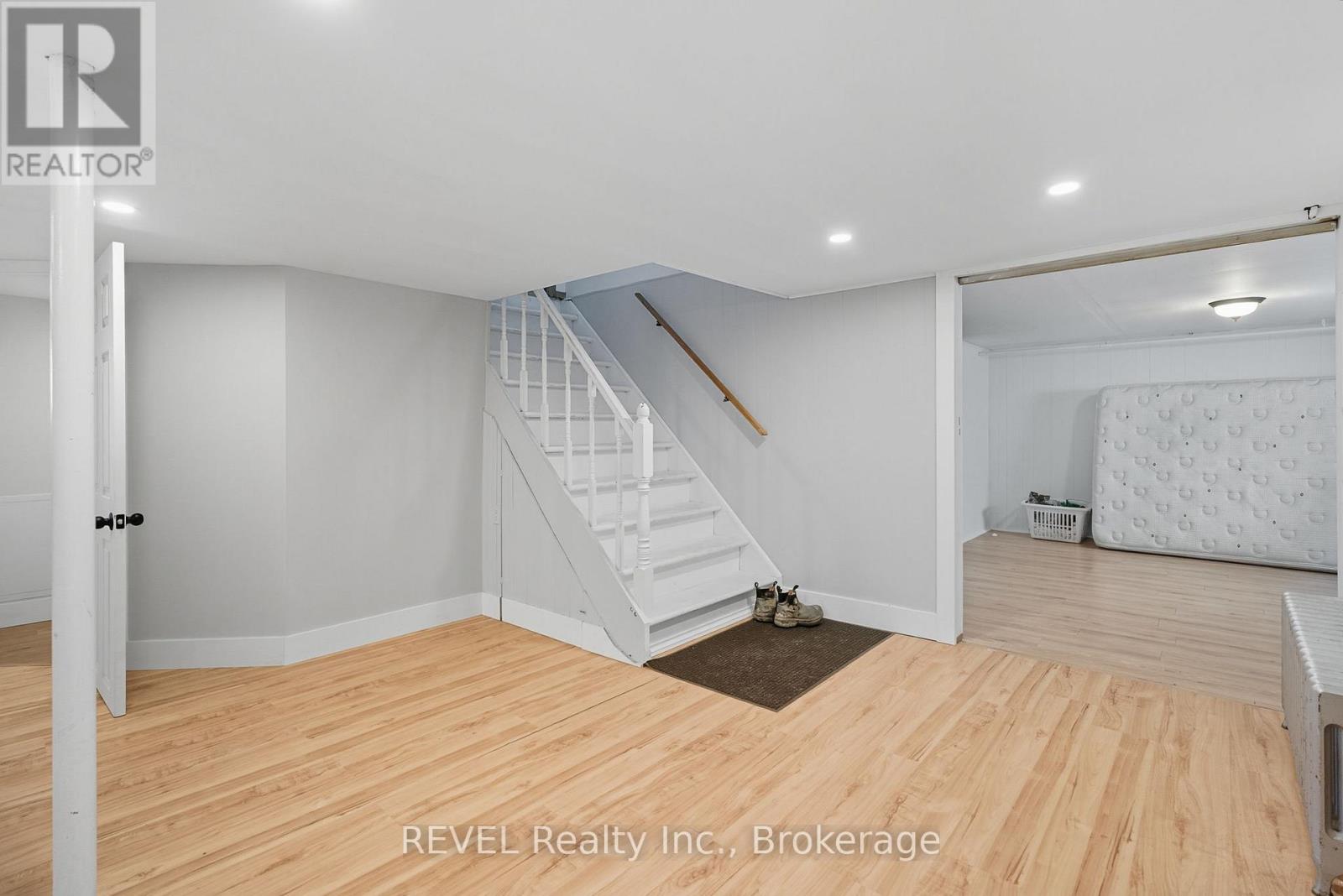 2 - 76 Chestnut Street, Port Colborne, Ontario  L3K 1R6 - Photo 3 - X12392646