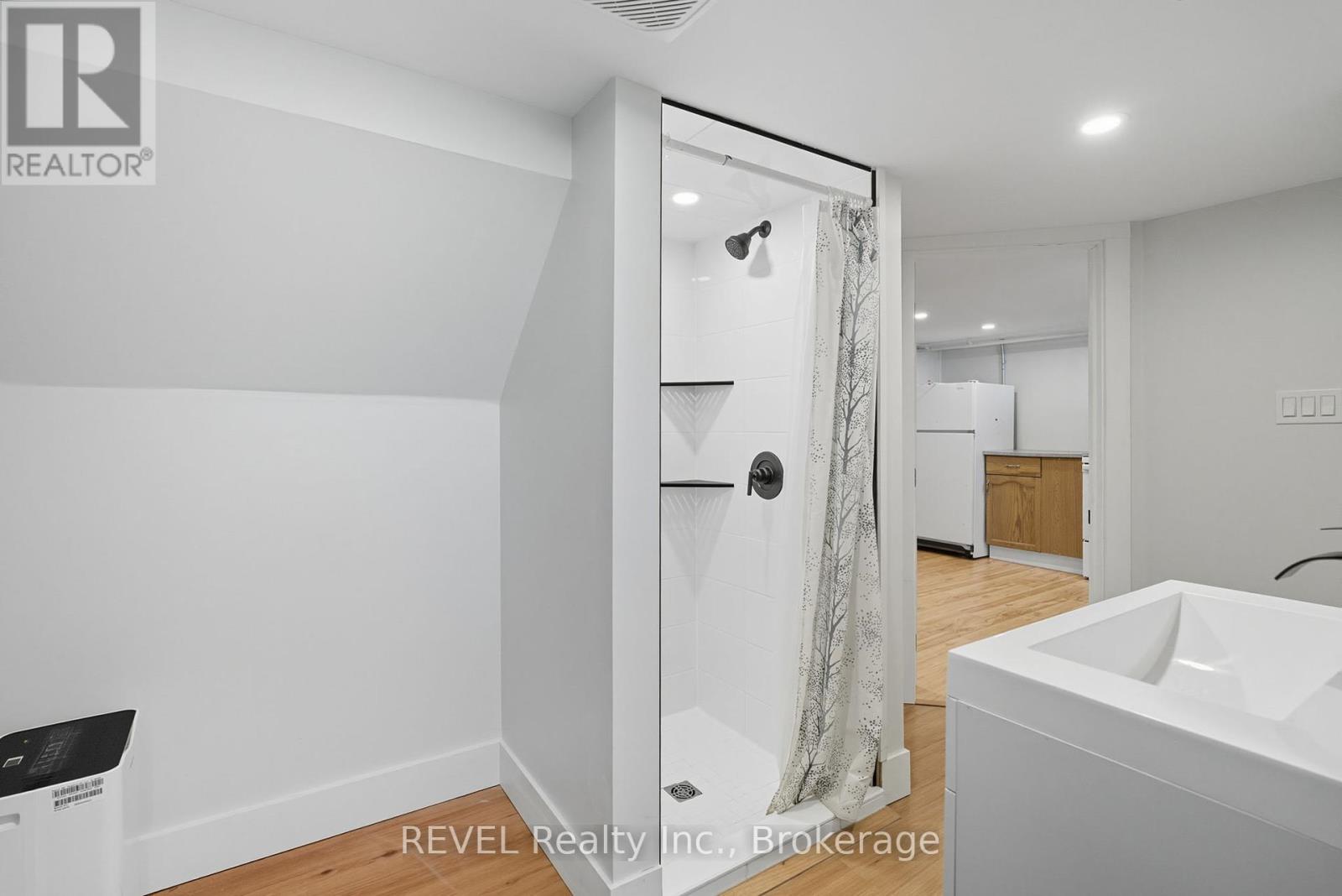 2 - 76 Chestnut Street, Port Colborne, Ontario  L3K 1R6 - Photo 8 - X12392646