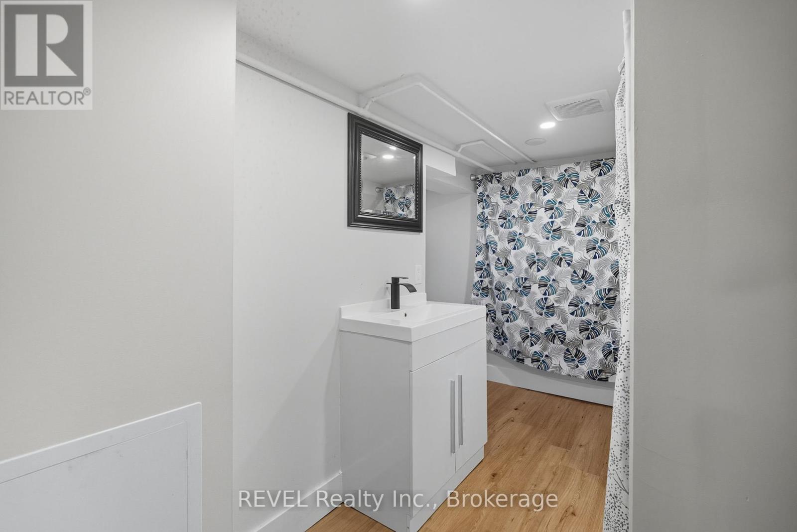 2 - 76 Chestnut Street, Port Colborne, Ontario  L3K 1R6 - Photo 9 - X12392646