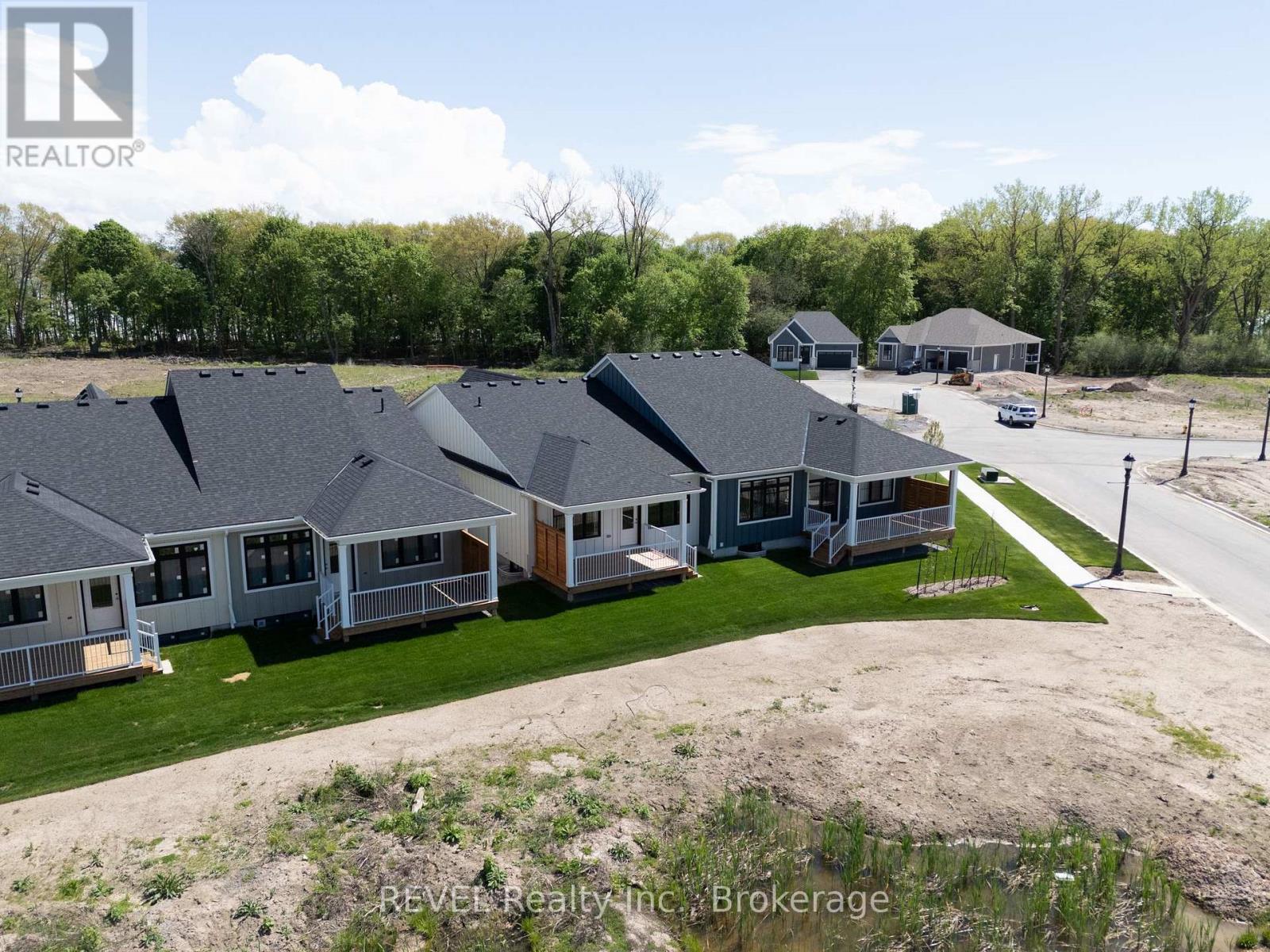 70c Seneca Drive, Fort Erie, Ontario  L2A 1C2 - Photo 37 - X12392704
