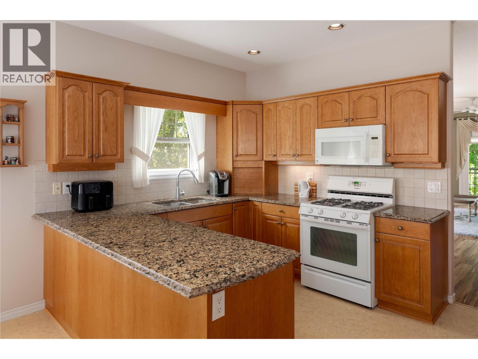 419 Providence Avenue, Kelowna, British Columbia  V1W 4S8 - Photo 5 - 10362340