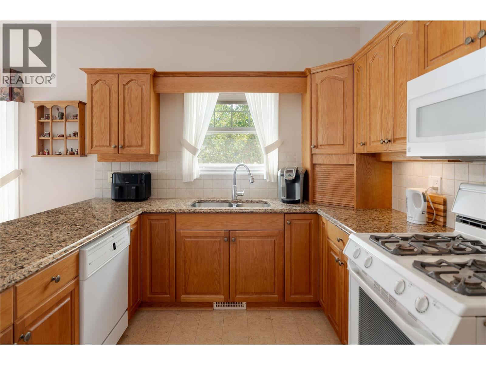419 Providence Avenue, Kelowna, British Columbia  V1W 4S8 - Photo 6 - 10362340