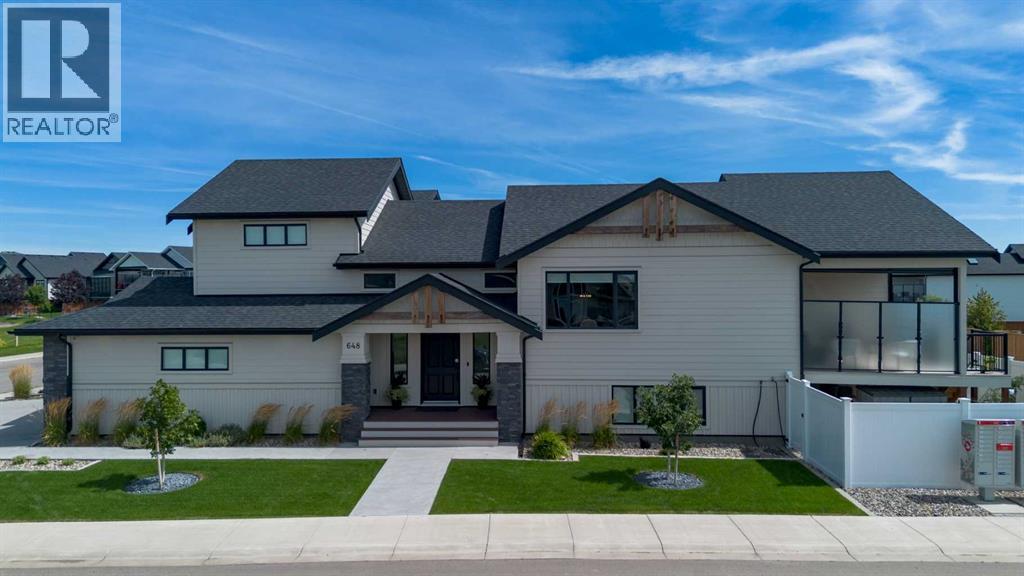 Property at 648 Sixmile Crescent S image 1